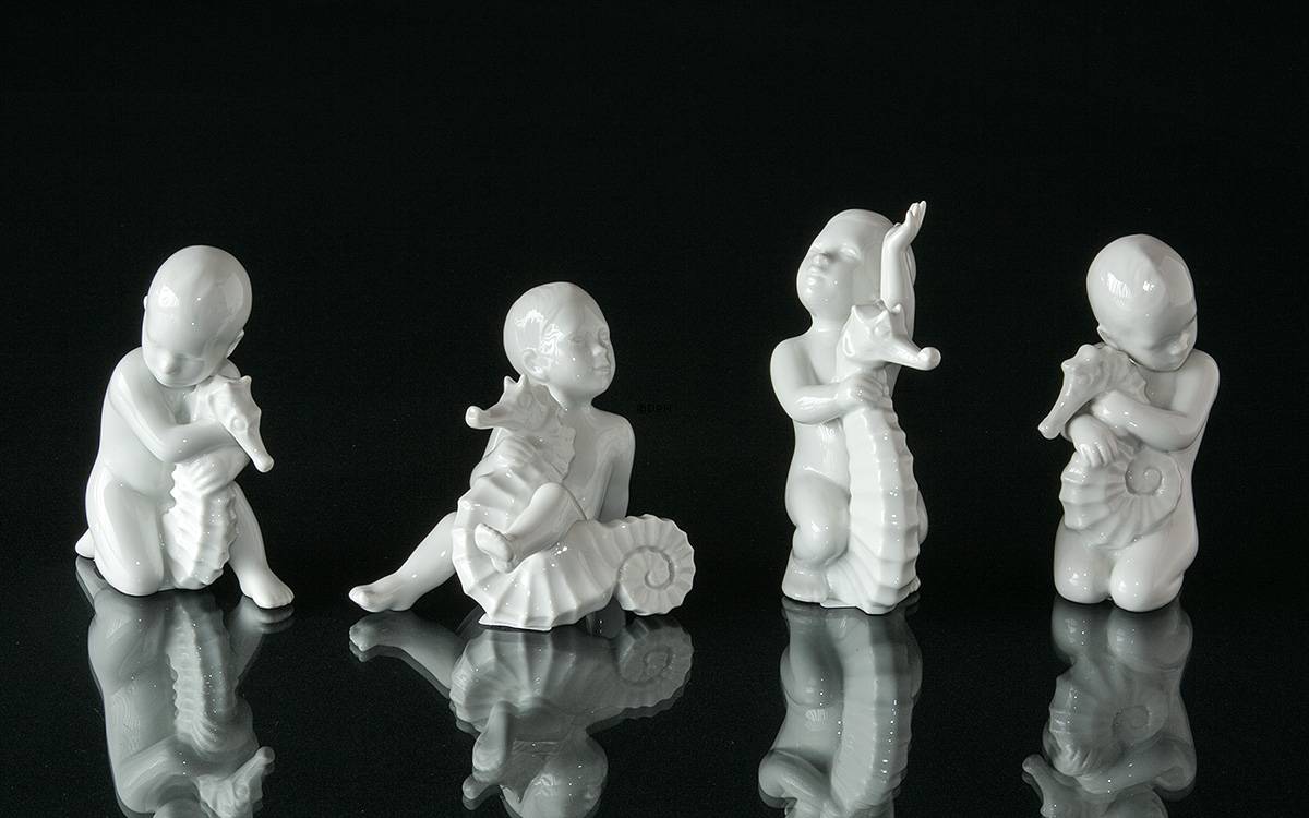 Barn med søhest, Bing & Grøndahl figur nr. 2396