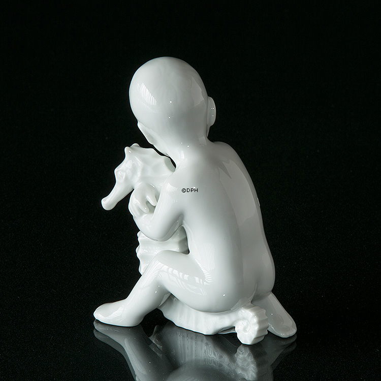 Barn med søhest, Bing & Grøndahl figur nr. 2396