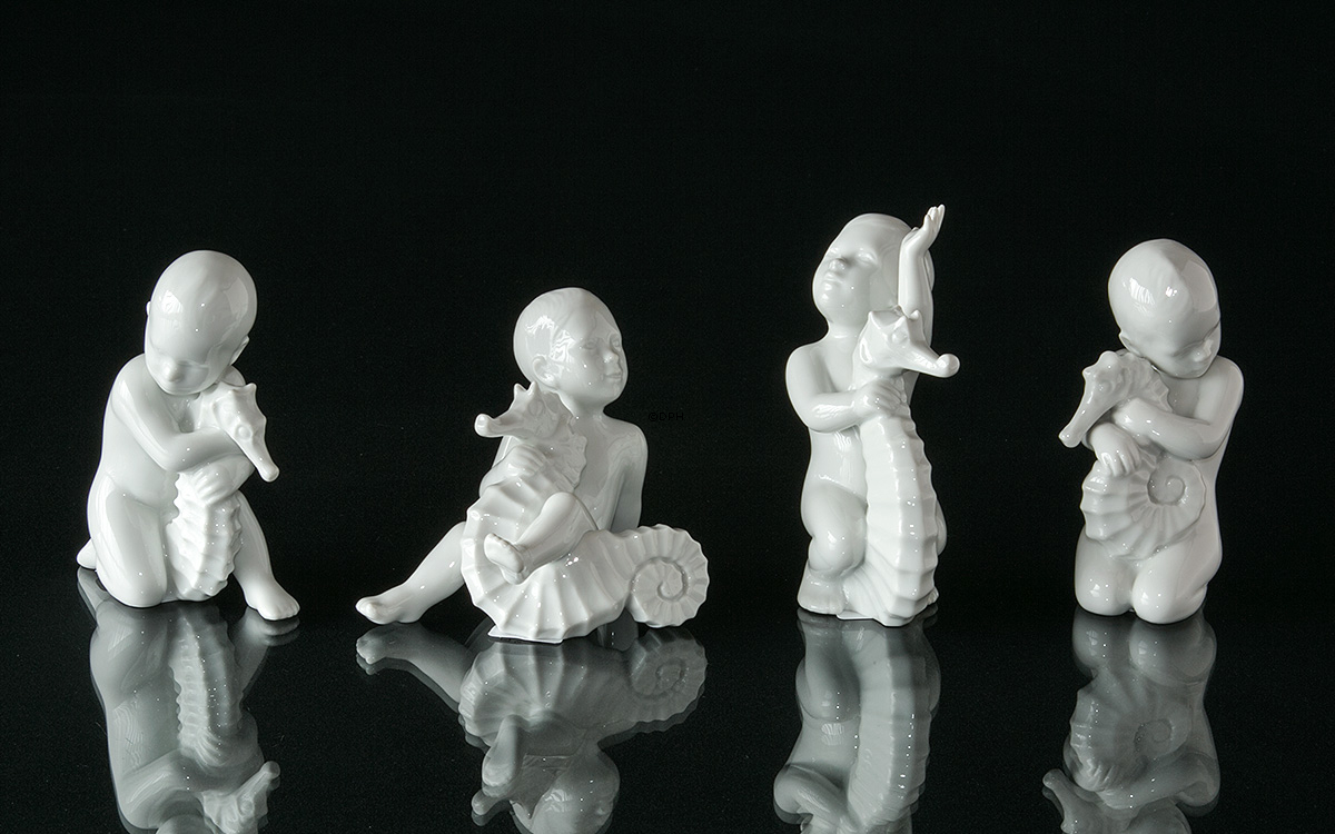 Barn med søhest, Bing & Grøndahl figur nr. 2397