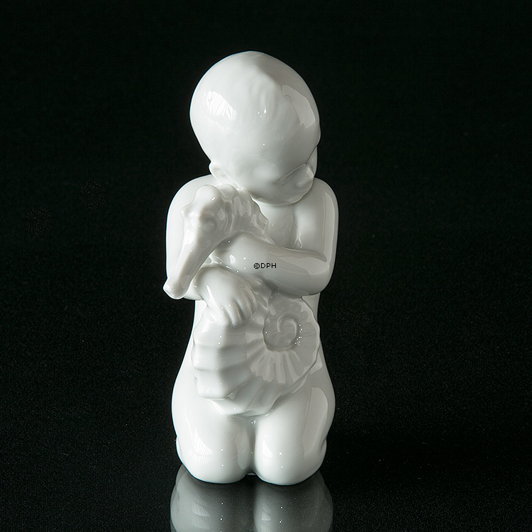 Barn med søhest, Bing & Grøndahl figur nr. 2397