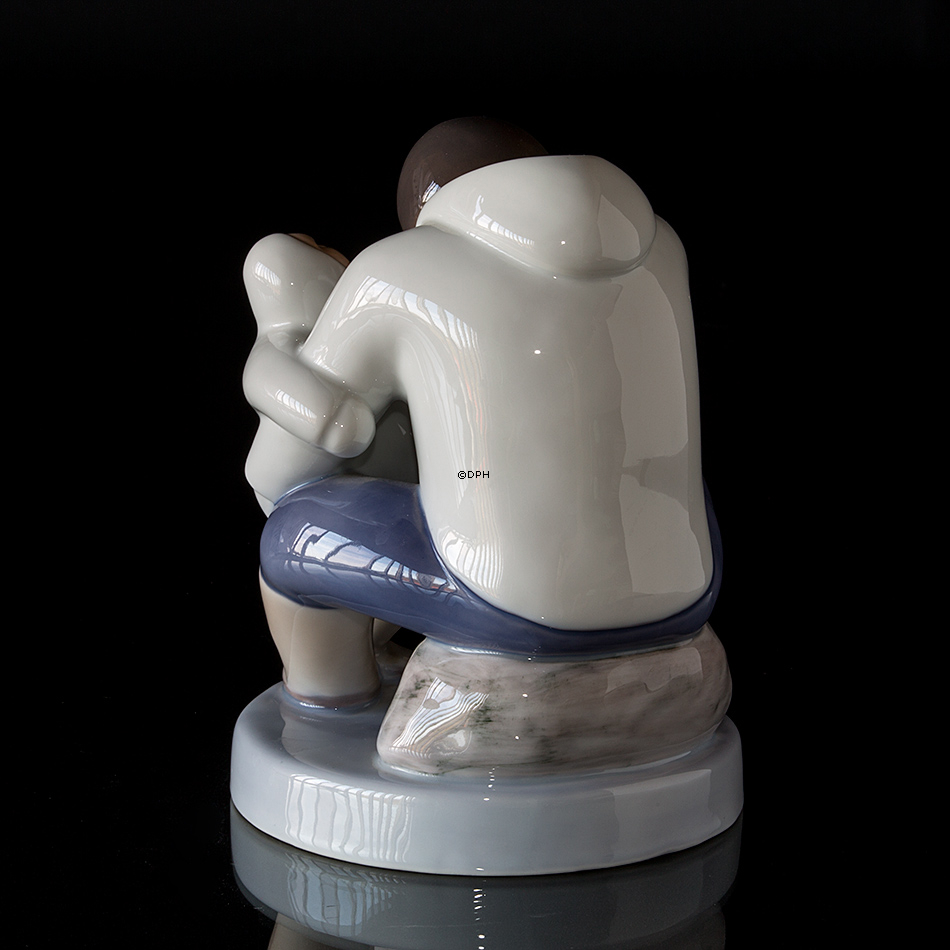 Grønlænder med barn, Bing & Grøndahl figur nr. 2412