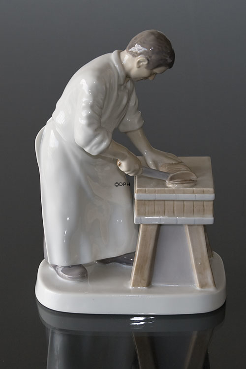 SLAGTER, Bing & Grøndahl figur af håndværker nr. 2433