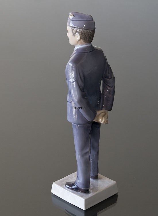 Pilot, PFC konstabel i flyvevåbnet, Bing & Grøndahl figur nr. 2445