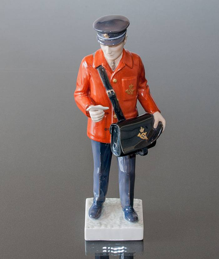 Post med rød jakke, Postbud, Bing & Grøndahl figur nr. 2451