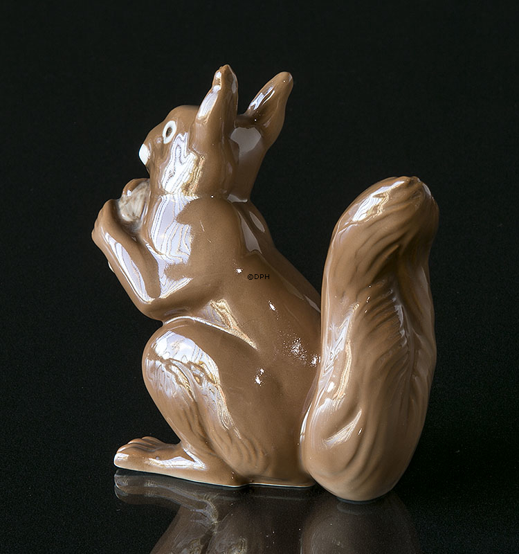 Egern, Bing & Grøndahl figur nr. 2474