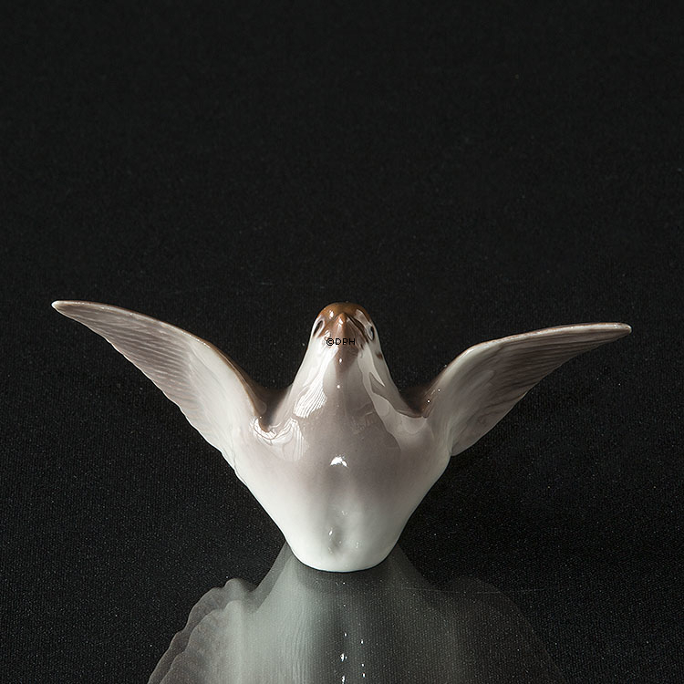 Spurv med udbredte vinger, Bing & Grøndahl fugle figur nr. 2491