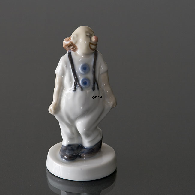 Klovn med hænderne ved siden, Bing & Grøndahl figur nr. 509 eller 2509