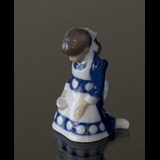Mädchen, das ihre Milch verschüttet hat, Bing & Gröndahl Figur Nr. 2526