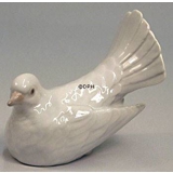 Pigeon with its tail pointing upwards, Bing & Grondahl bird figurine no. 539 or 2539