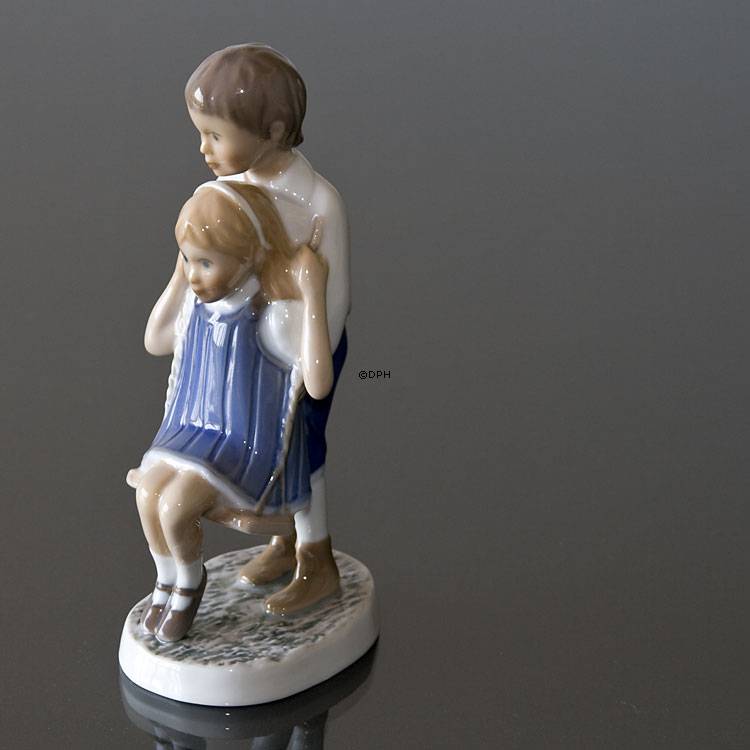 Gyngetur i haven, Børn der leger, Bing & Grøndahl figur nr. 2541