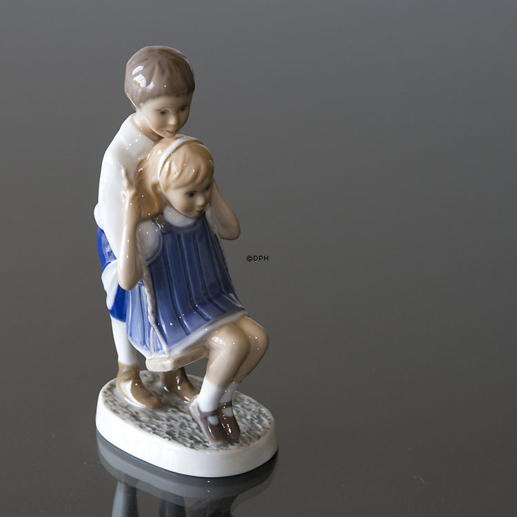 Gyngetur i haven, Børn der leger, Bing & Grøndahl figur nr. 2541