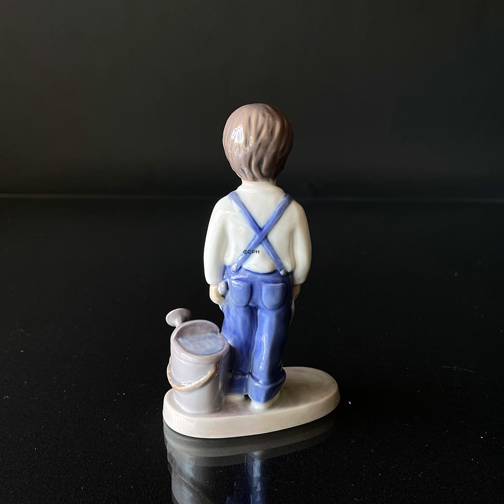 Dreng med vandkande, Bing & Grøndahl figur nr. 546 eller 2546