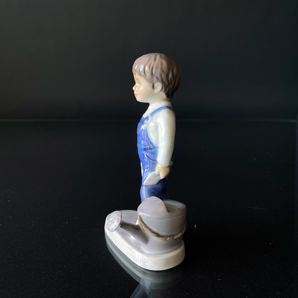 Dreng med vandkande, Bing & Grøndahl figur nr. 546 eller 2546