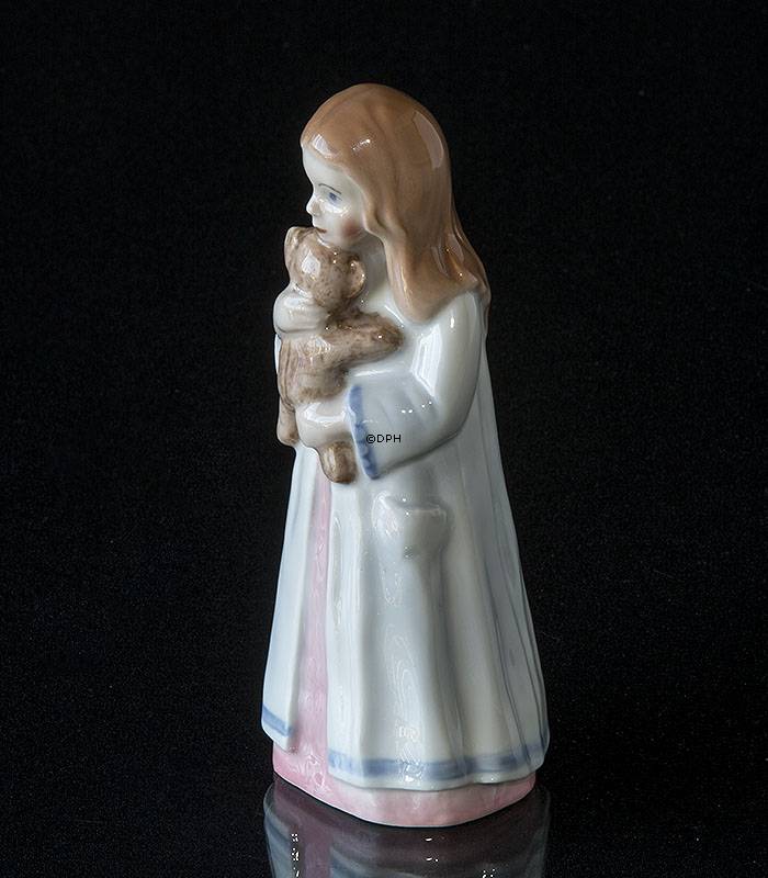 Pige i natkjole holder bamse, Bing & Grøndahl figur nr. 2571