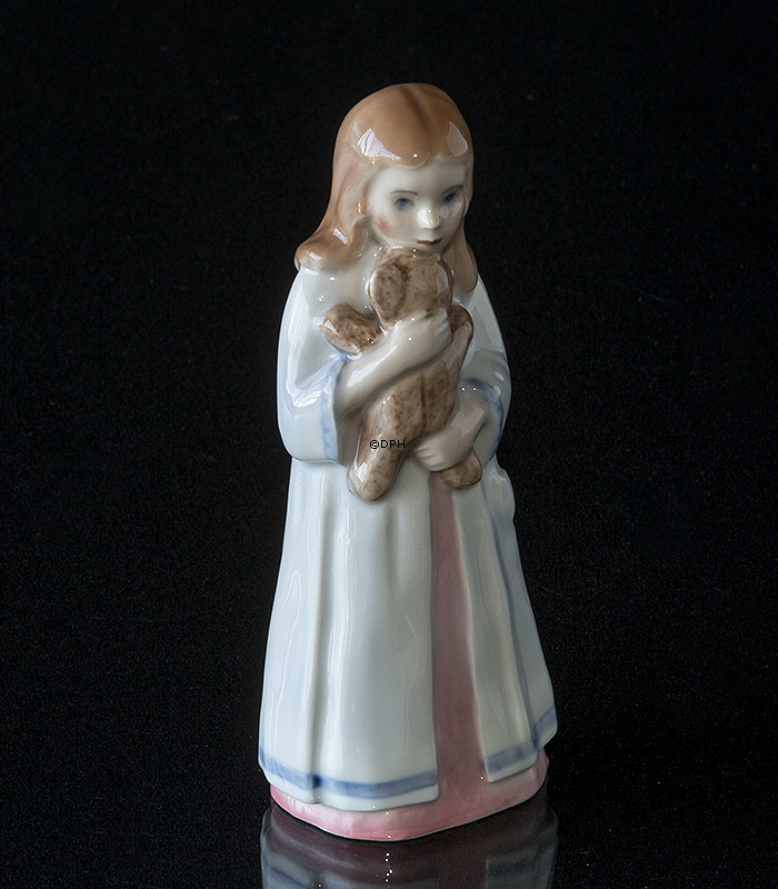 Pige i natkjole holder bamse, Bing & Grøndahl figur nr. 2571