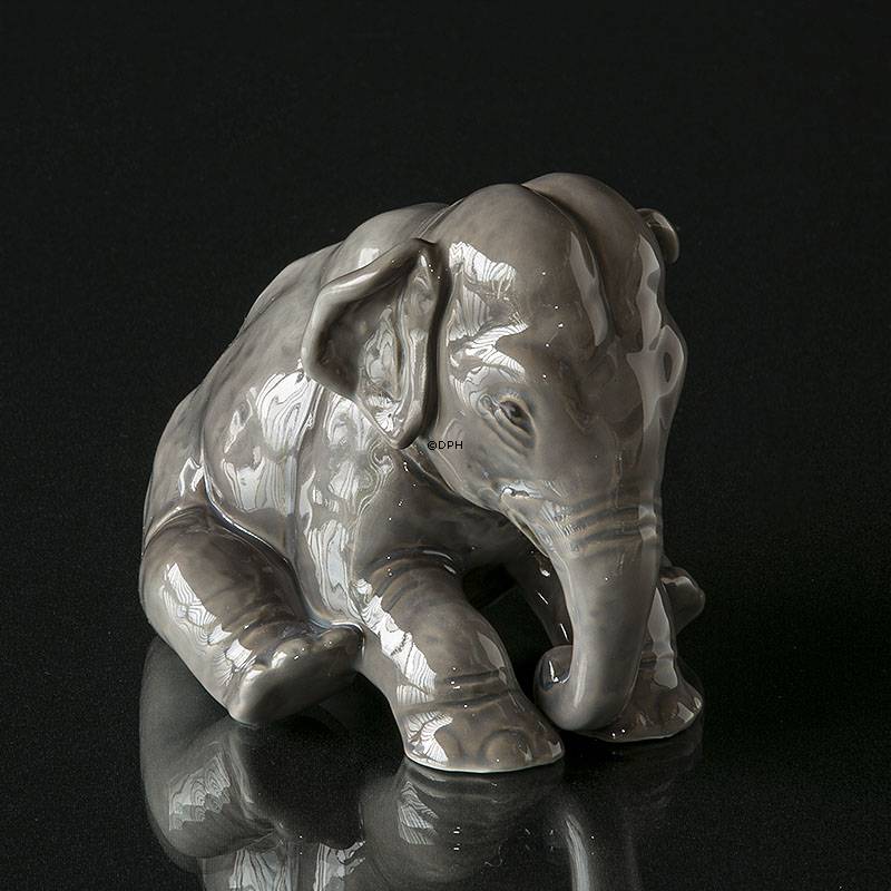 Siddende elefant, Bing & Grøndahl figur nr. 2573