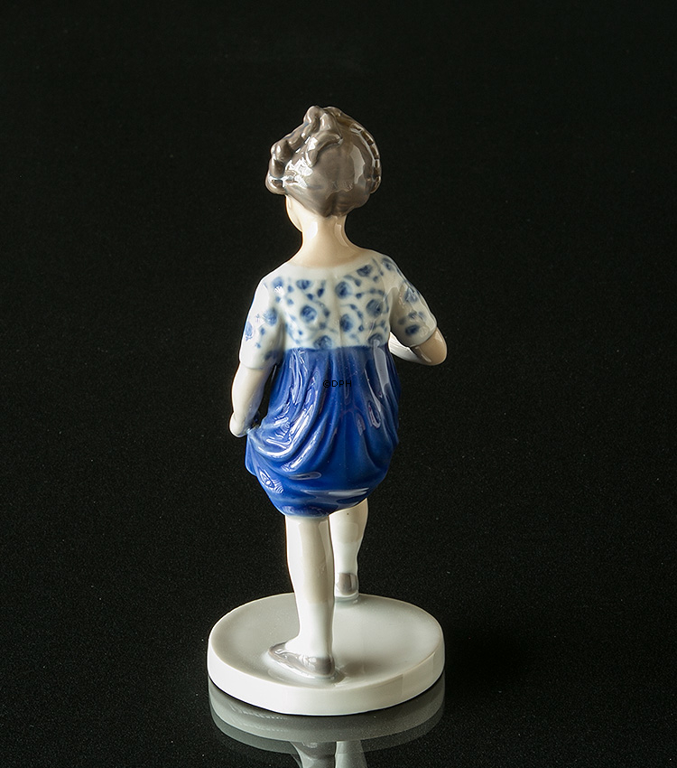 Pige dansende i blå nederdel, Bing & Grøndahl figur nr. 2586