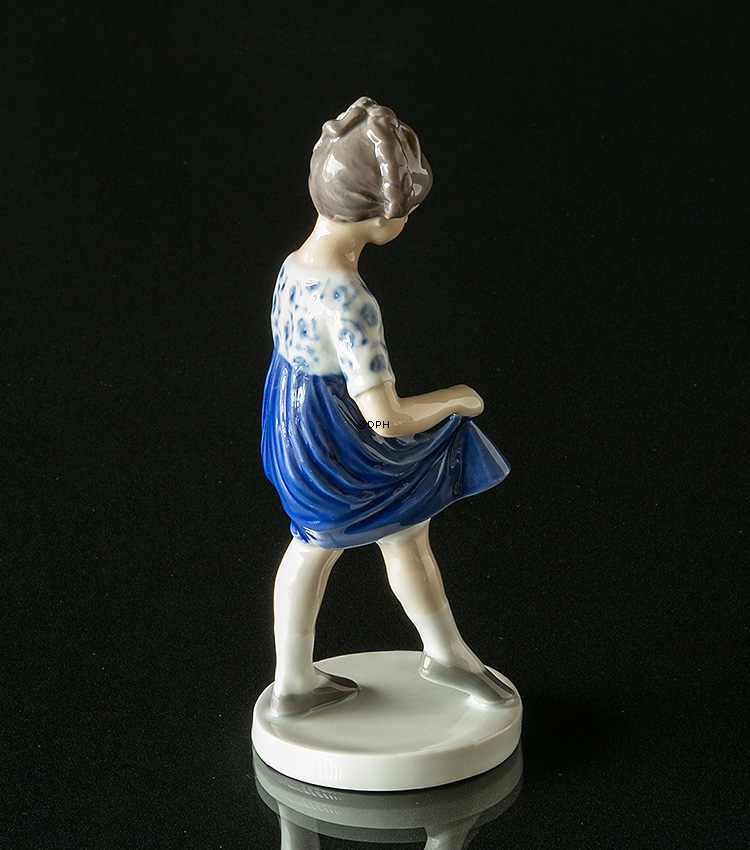 Pige dansende i blå nederdel, Bing & Grøndahl figur nr. 2586