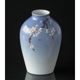 Vase med Kirsebærblomst, Bing & Grøndahl nr. 260-5239 eller 1302-260