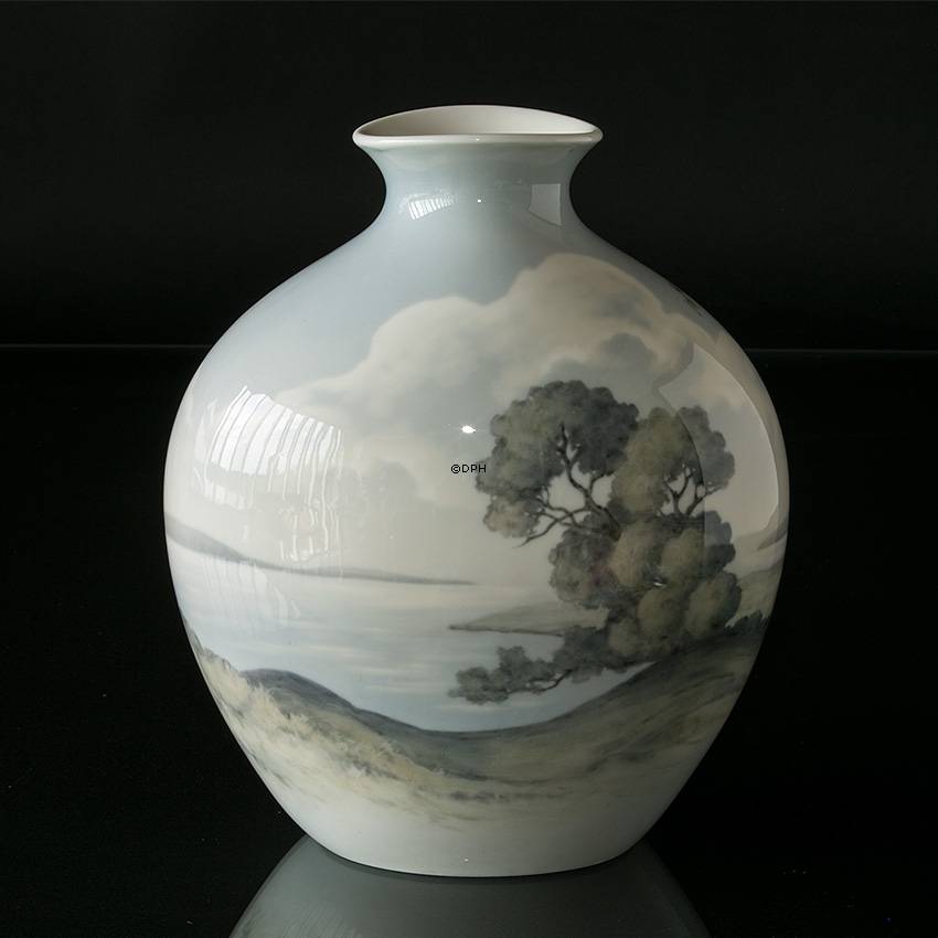 Vase med landskab og sø, Bing & Grøndahl nr. 2777-507