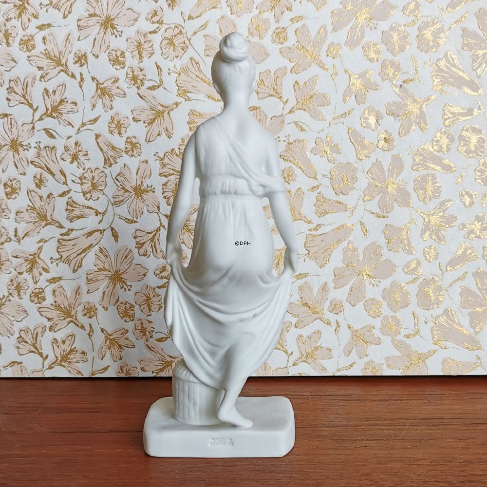 Dansende ung kvinde, Ballerina, Bing & Grøndahl Figur nr. 299797