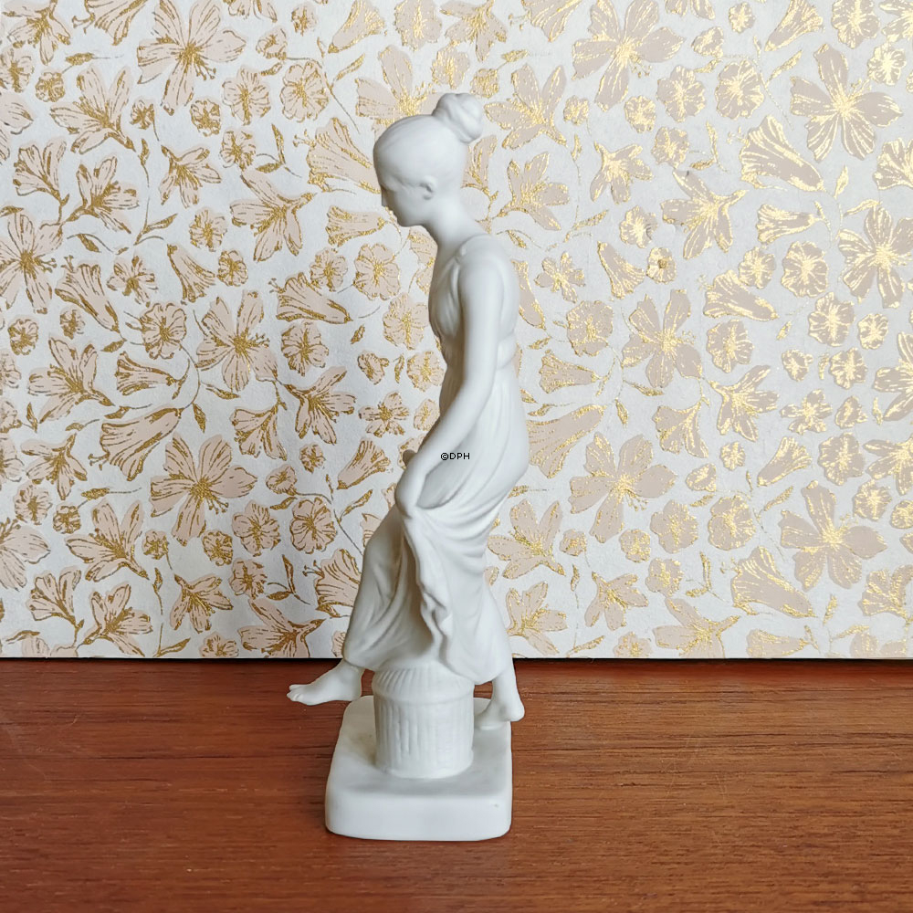 Dansende ung kvinde, Ballerina, Bing & Grøndahl Figur nr. 299797