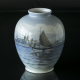 Vase med skib ved Kronborg, Bing & Grøndahl nr. 354