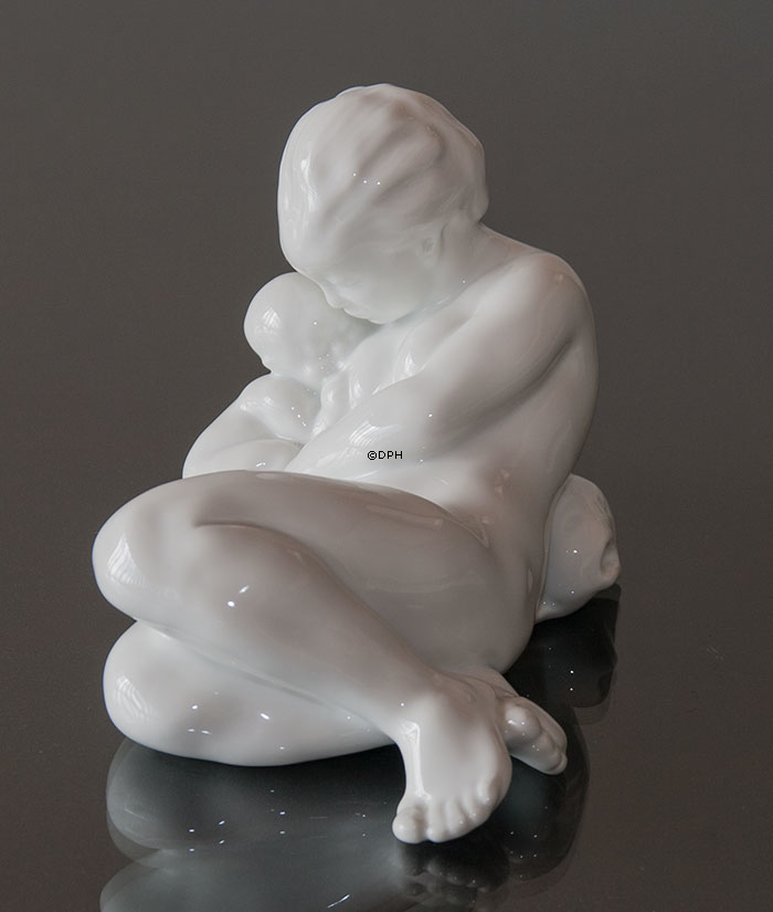 Kvinde med barn, Bing & Grøndahl figur nr. 29 eller 4029