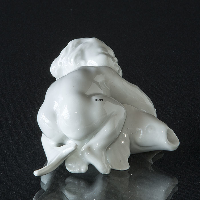 Dreng liggende på fisk, Bing & Grøndahl figur nr 35 eller 4035