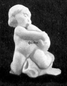 Dreng som kysser fisk, Bing & Grøndahl figur nr. 38 eller 4038