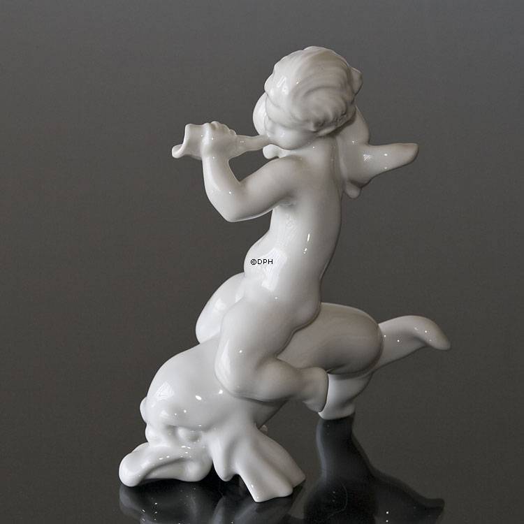 Havet, Pige blæser på Konkylie, Bing & Grøndahl figur nr. 4059 eller 59