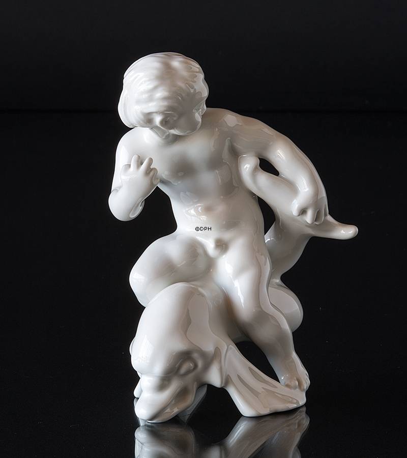 Dreng holder delfin, Bing & Grøndahl figur nr. 4060 eller 60