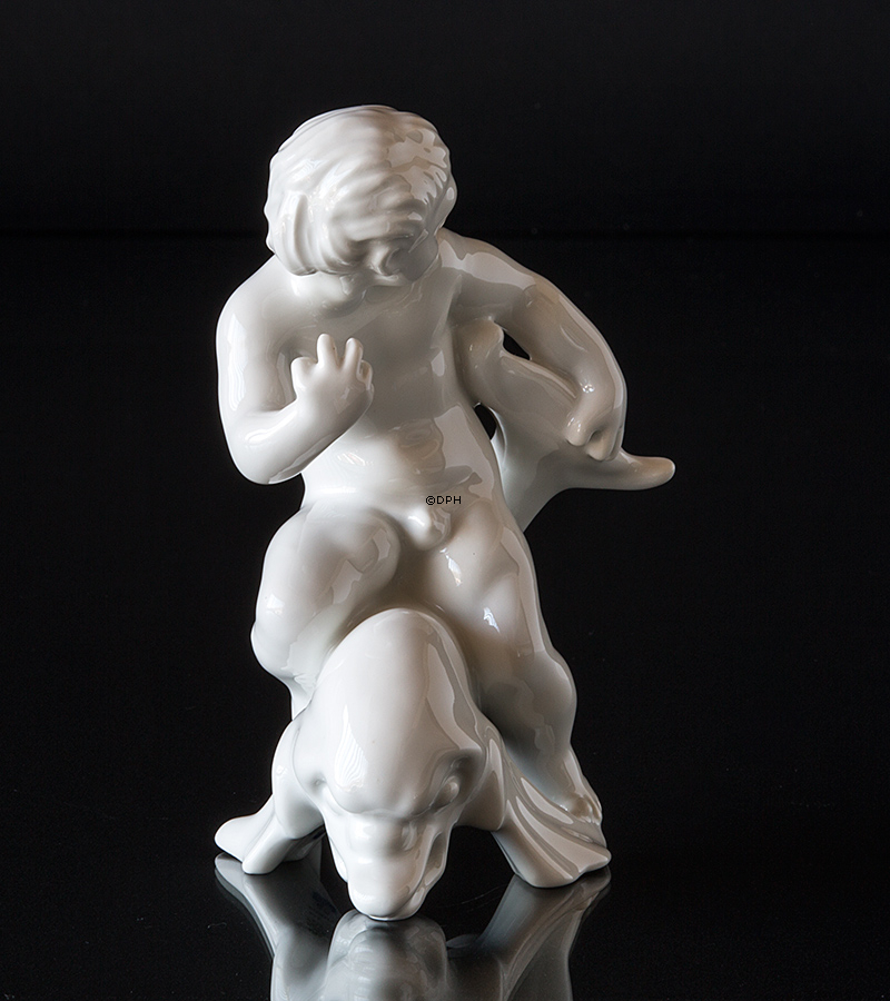 Dreng holder delfin, Bing & Grøndahl figur nr. 4060 eller 60