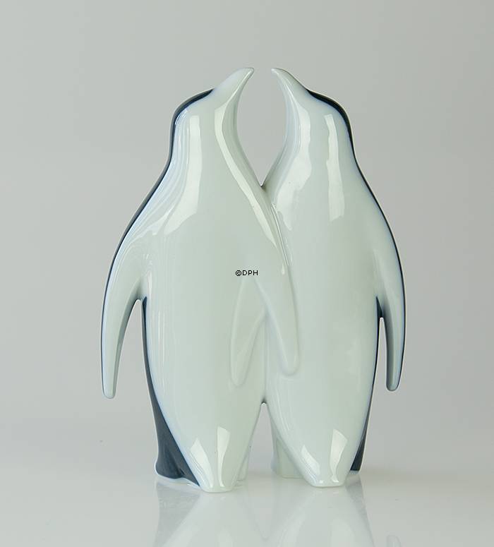 Pingvin par, hvid med blå, Bing & Grøndahl figur nr. 4205, designet af Agnethe Jørgensen