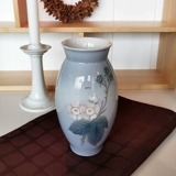 Vase med blomst, Bing & Grøndahl nr. 432-5420
