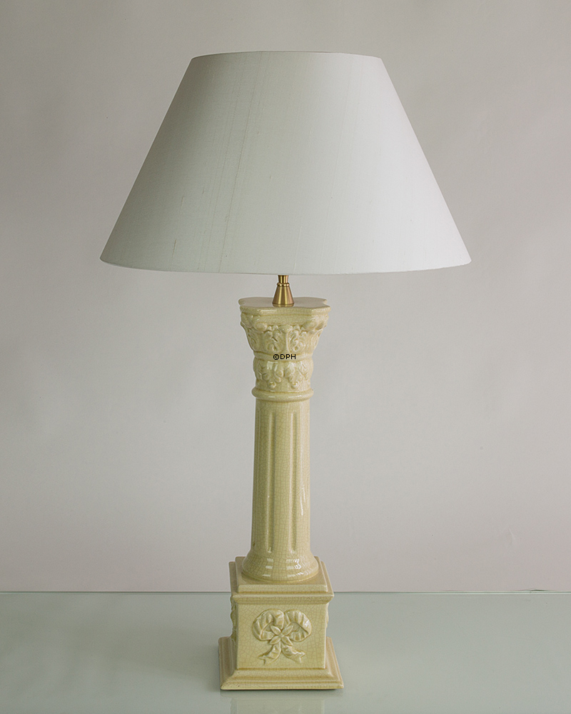 Rund lampeskærm mellem høj model 28 cm i højden, hvid chintz stof