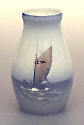 Vase med sejlskib, Bing & Grøndahl nr. 524-140