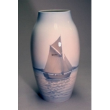 Vase med brunt Sejlskib, Bing & Grøndahl nr. 526-243