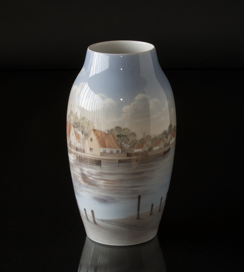 Vase med Havnemiljø, Bing & Grøndahl nr. 550-5243