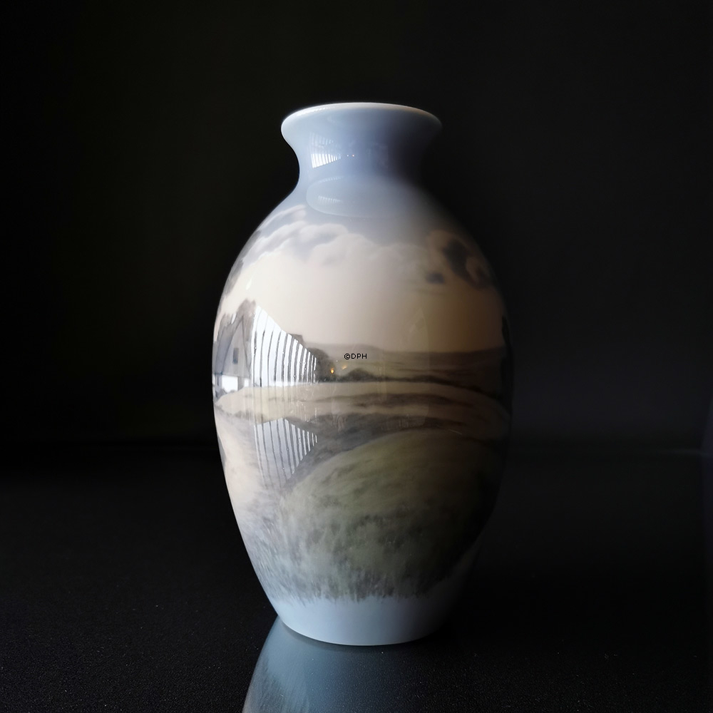 Vase med landskab, Royal Copenhagen nr. 5506 - Signeret L. Negithorn