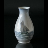 Vase med sejlskib, Bing & Grøndahl nr. 561-368