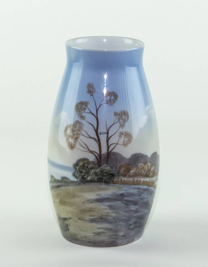 Vase med landskab med træ, Bing & Grøndahl nr. 575-5247