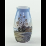 Vase med landskab med træ, Bing & Grøndahl nr. 575-5247