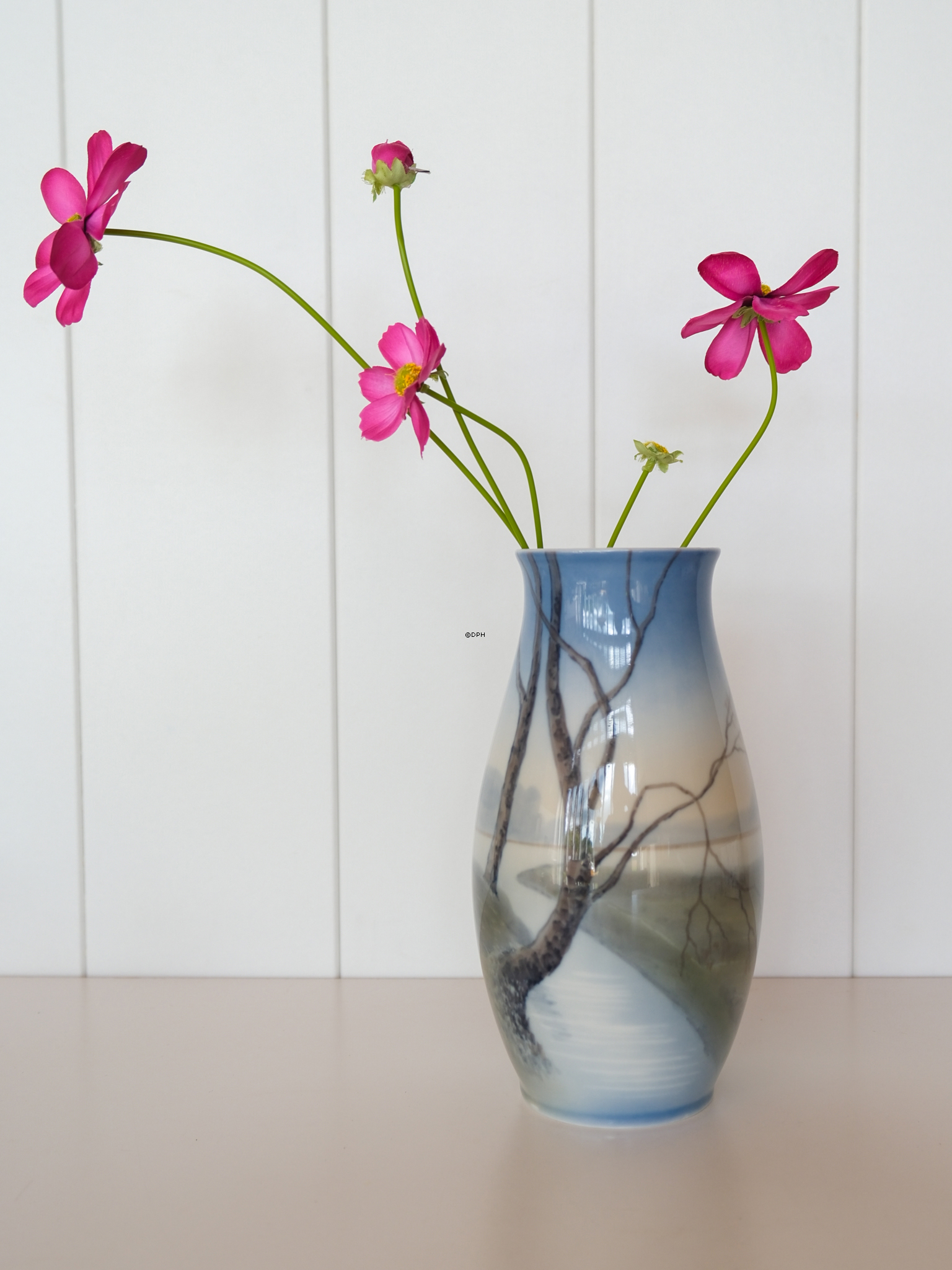 Vase med landskab, træer ved åløb, Bing & Grøndahl nr. 601-5249