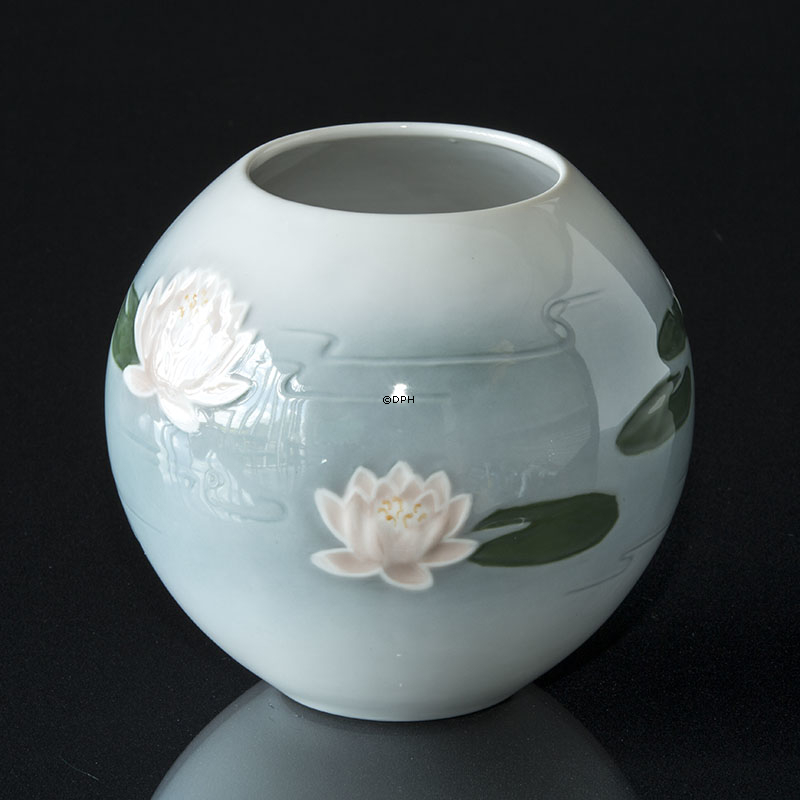 Vase med åkander, Bing & Grøndahl nr. 6412