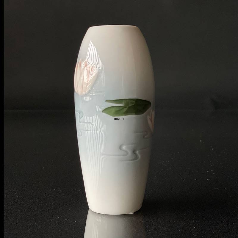 Vase med Åkander, Bing & Grondahl nr. 6435