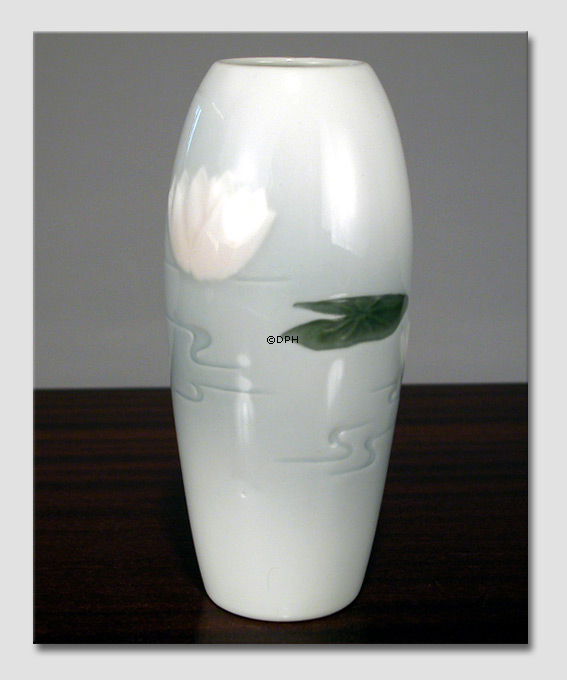 Vase med Åkander, Bing & Grondahl nr. 6435