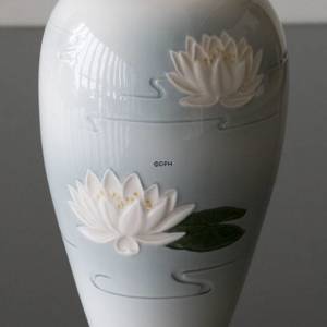 Vase med åkander, Bing & Grøndahl | Nr. B6436 | DPH Trading