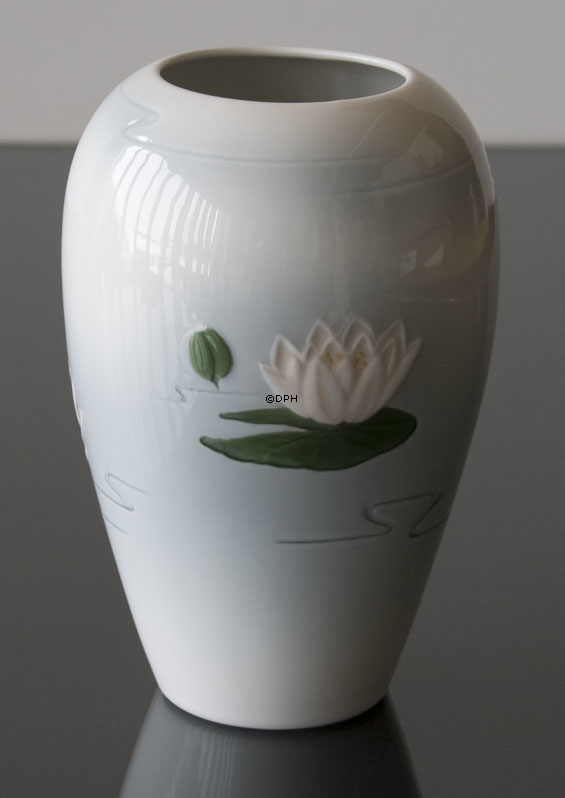 Vase med åkander, Bing & Grøndahl nr. 6436