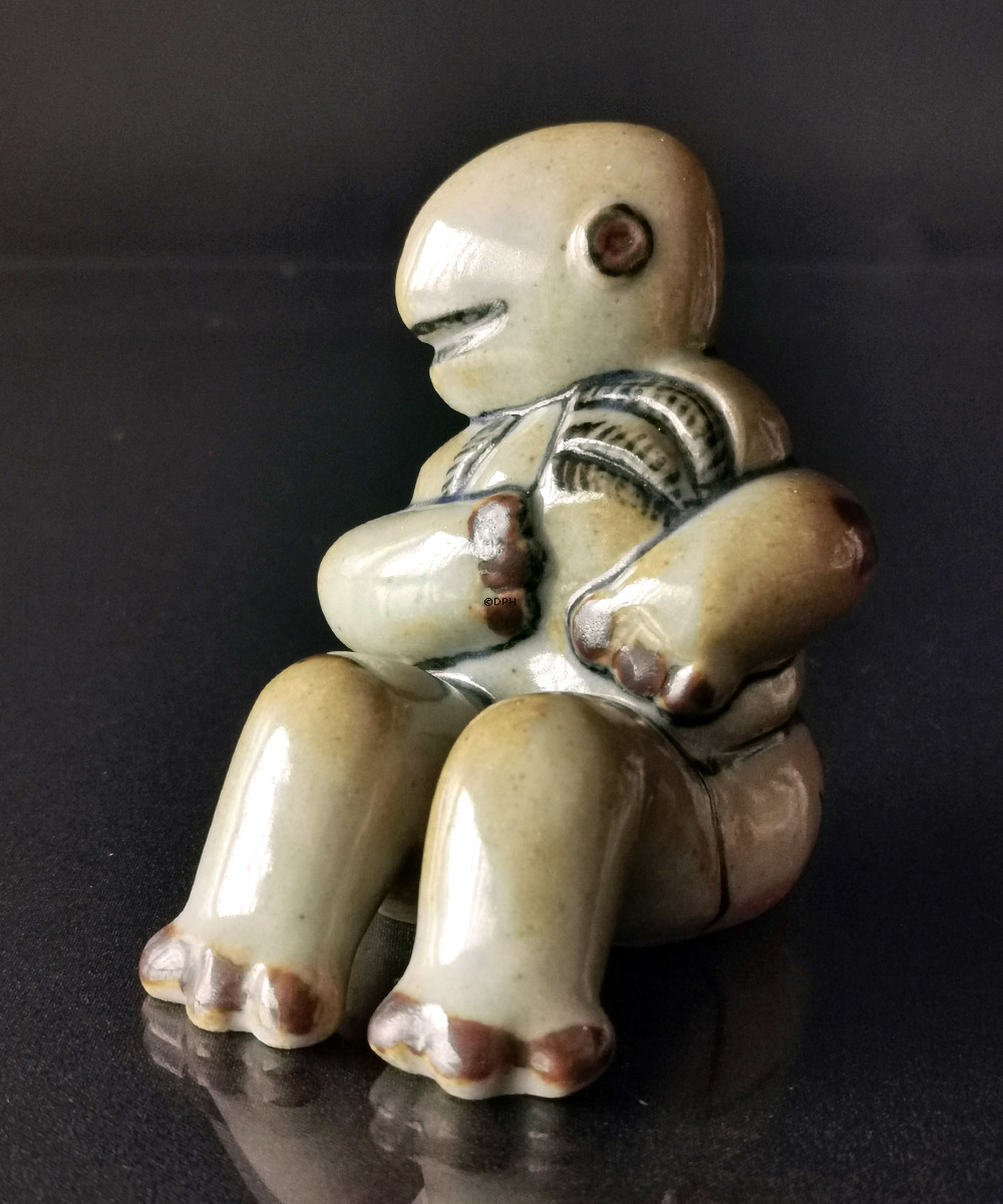 Steen Lykke Madsen abstrakt figur, siddende, Bing & Grøndahl stentøjsfigur nr. 7052